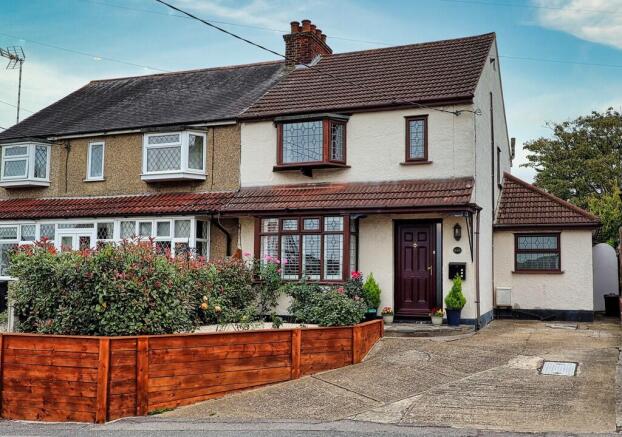 3-bed semi-detached on Daws Heath Road, Hadleigh, £425,000
