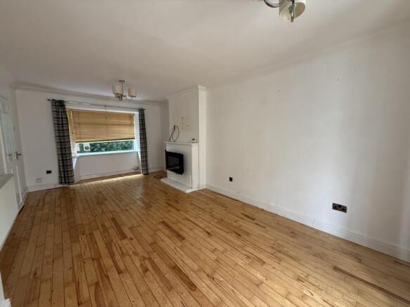 2 bed Semi-Detached to rent Image 2