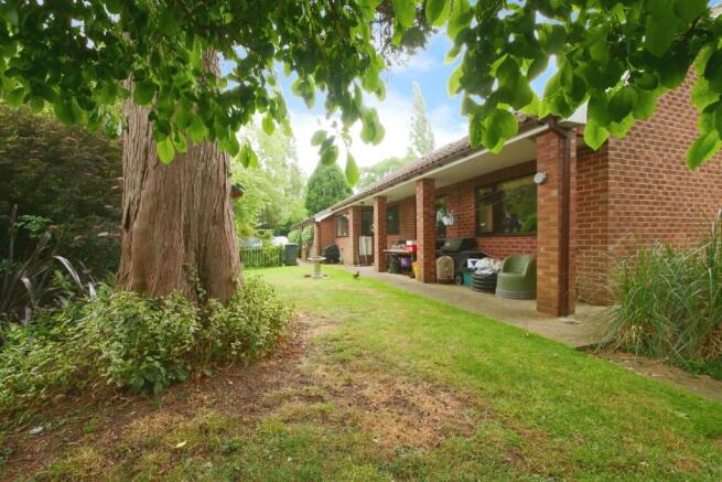 4 bed Detached for sale Image 6