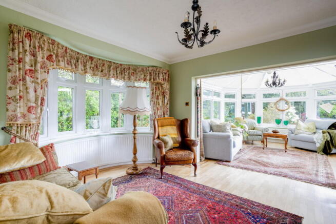 5 bed Detached for sale Image 4