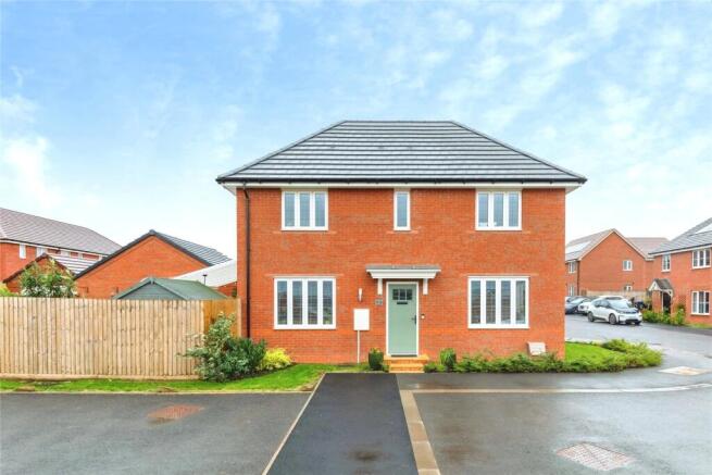 3-bed detached on Fennel Grove, Warwick, Warwickshire, CV34, £425,000