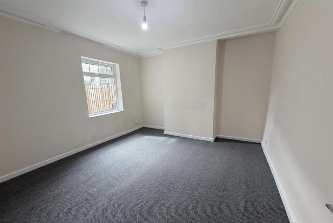 4 bed Terraced to rent Image 5