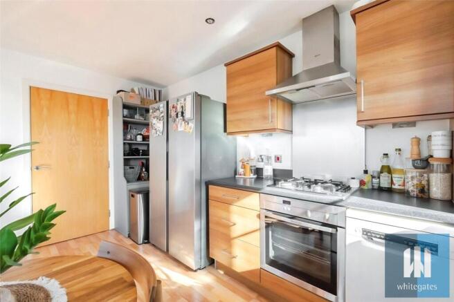 2 bed Apartment to rent Image 4