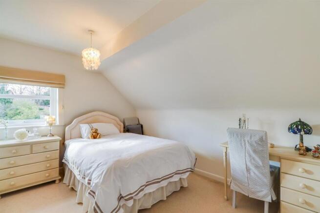 4 bed Detached for sale Image 9