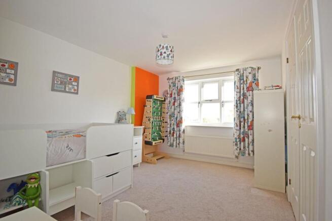 8 Dugard Way, bed 2.jpg