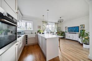 Flat 3, 135 Langcrown Court, York Road, Woking GU22 7XT
