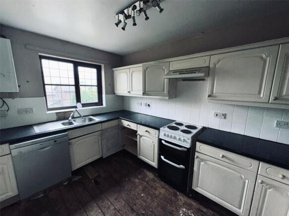 5 bed Detached for sale Image 5