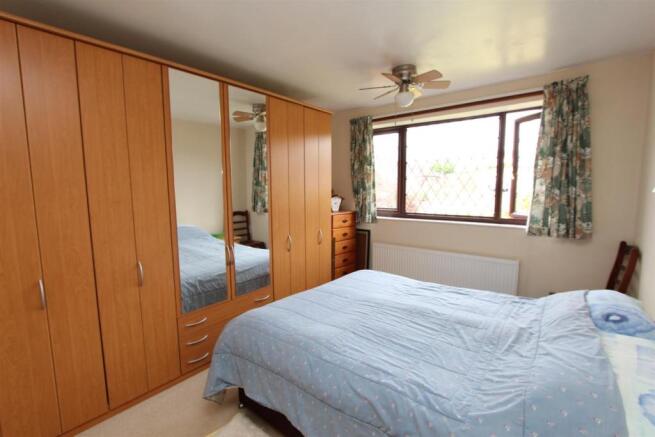 2 Riddings Close bed