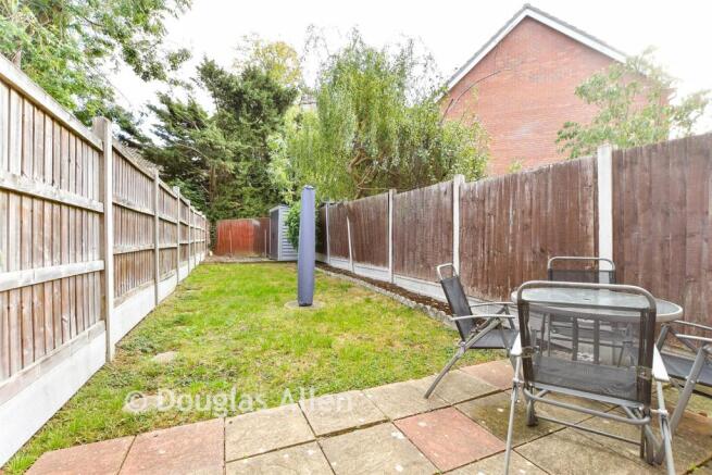 Headingley Close, Basildon, Essex photo 2