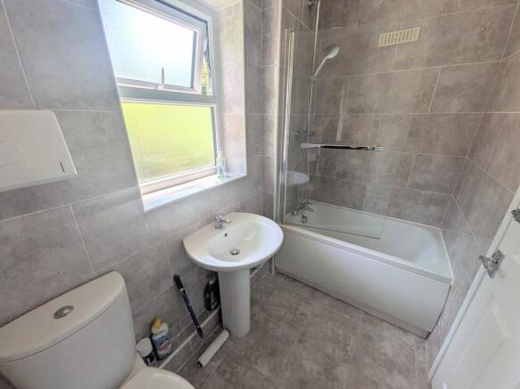 3 bed Not Specified to rent Image 6