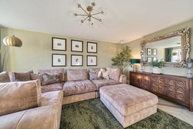 6 bed Detached for sale Image 7