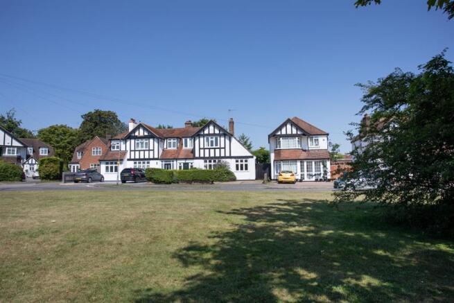 Central Green to Front