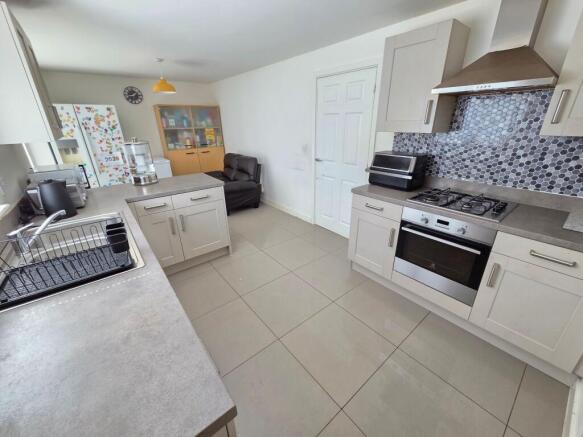 4 bed Detached for sale Image 5