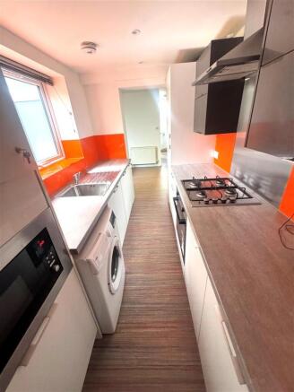4 bed House for sale Image 3