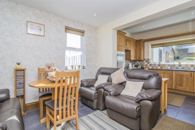 Kitchen / Dining Area