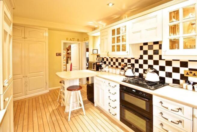 KITCHEN DINER