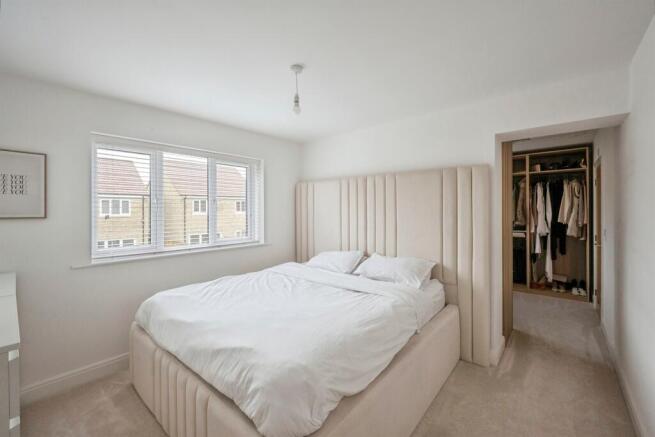 4 bed Detached for sale Image 9