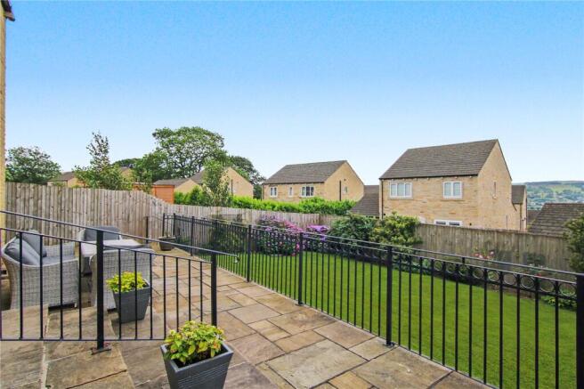 4 bed Detached for sale Image 8