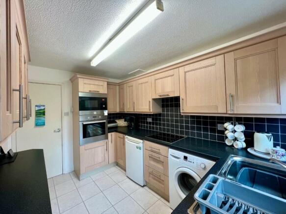 Kitchen 2.jpg