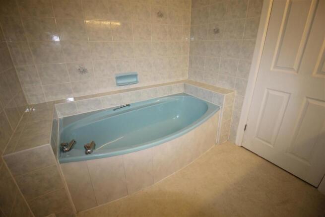 Bathroom 1.JPG