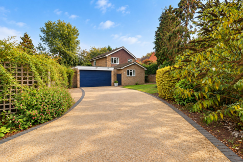 Blakeden Drive, Claygate, KT10
