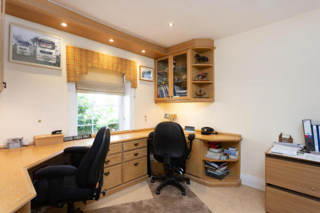 4 bed Detached for sale Image 5