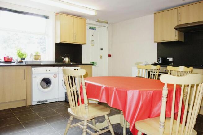 1 bed House Share to rent Image 5
