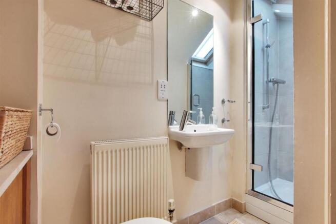 Master Bedroom En Suite.jpg