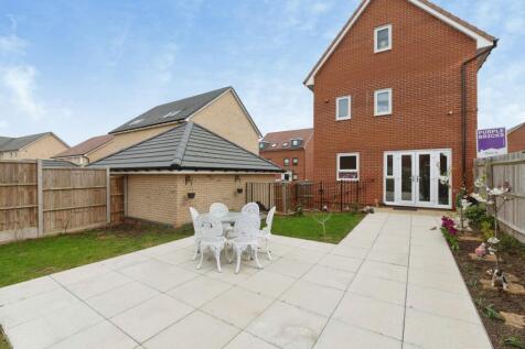 Eveleigh Gardens, Hullbridge, Hockley, Essex, SS5
