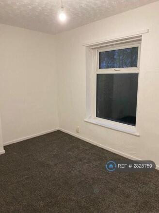2 bed Terraced to rent Image 6