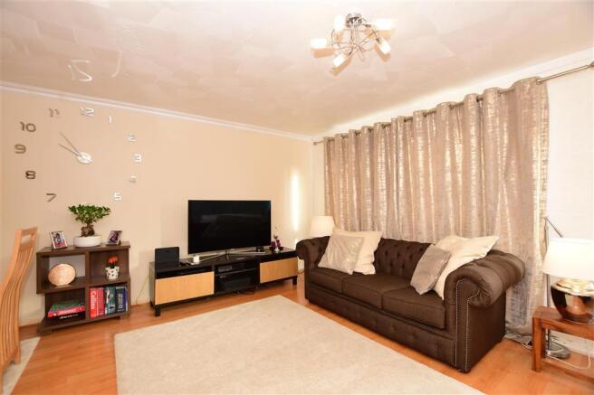 Lounge/Dining Area