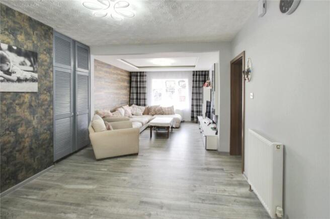 Dining Area & Lounge