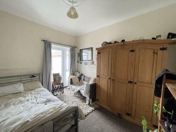 Dining Room (Let as bedroom)