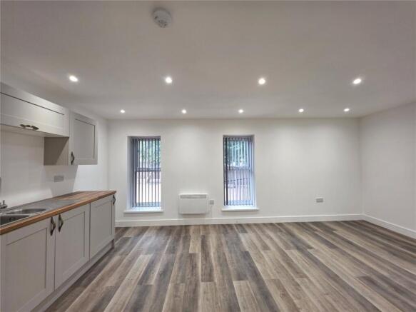3 bed Apartment to rent Image 7