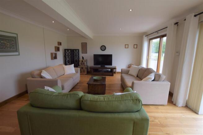 lounge 1.jpg