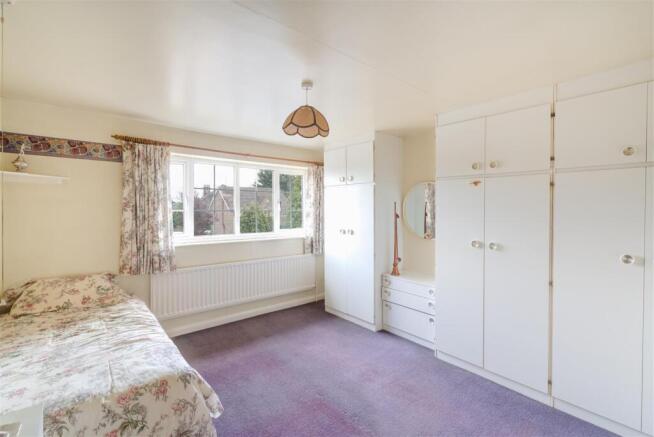 5 bed Detached for sale Image 11