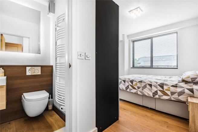 Master Bed/En Suite