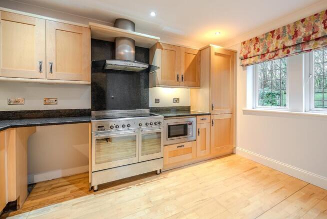 2 bed Flat for sale Image 6