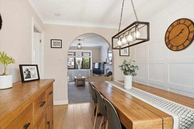 5 bed Detached for sale Image 8
