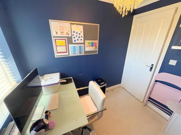 Bedroom 4b.jpg