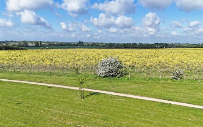 Edsell Crescent, Thame photo 4