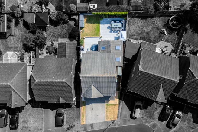 4 bed Detached for sale Image 3