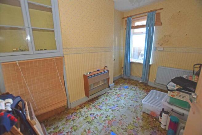 MIDDLE ROOM