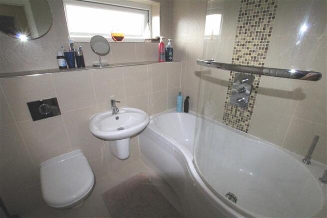FAMILY BATHROOM/WC