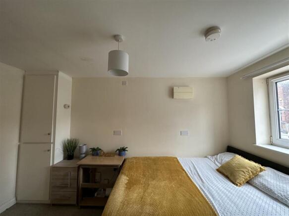 4 bed Detached to rent Image 5