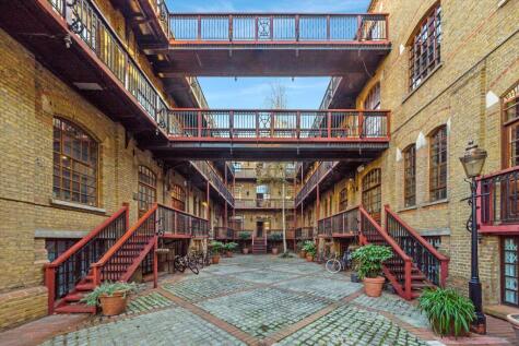 Mandeville Courtyard, London, SW11