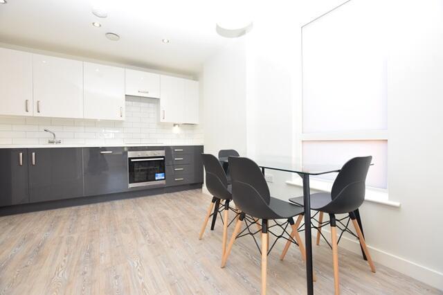 2 bed Apartment to rent Image 5