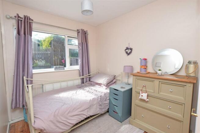 Bedroom 3 office space.JPG