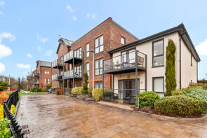 4, Waterman House, Oak Drive, Reading RG2 9GT
