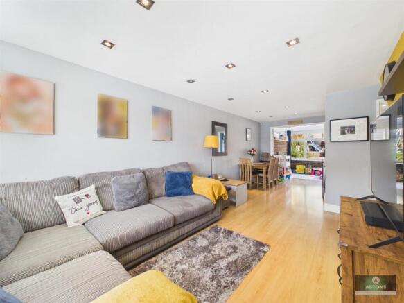 Lounge/Dining Room
